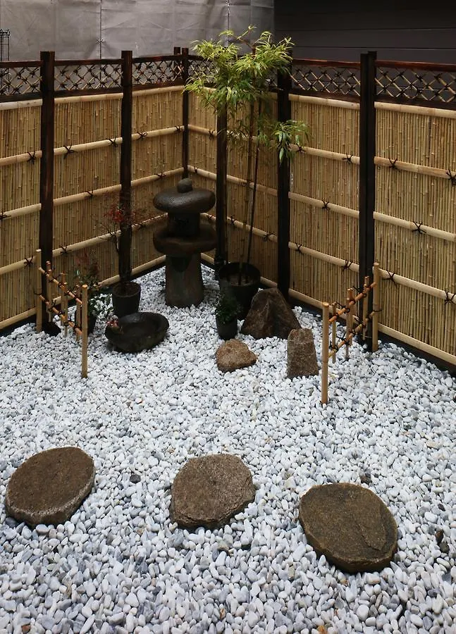 Chikyuutabikazoku Usj Apartment Osaka 0*,